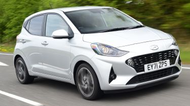 Toyota Aygo X vs Hyundai i10 vs Fiat 500 group test - Hyundai i10 front tracking